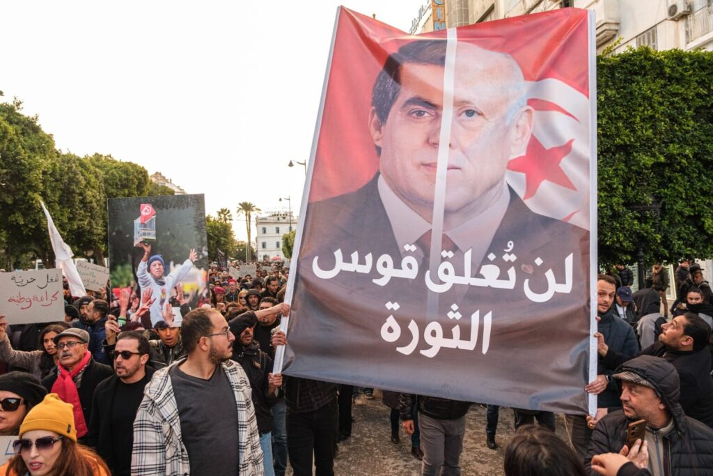 قيس سعيّد.. ثورة على الثورة أم رئيس يبحث عن شعب جديد؟ % قيس سعيّد.. ثورة على الثورة أم رئيس يبحث عن شعب جديد؟