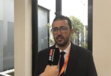 حسن صاخي… مسار يجمع بين السياسة وريادة الأعمال