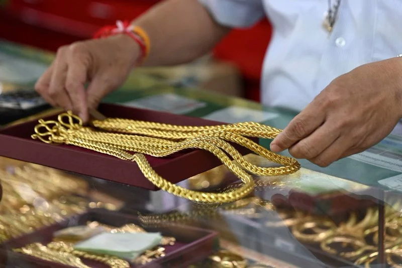 ارتفاع أسعار الذهب رغم ضغط الدولار والنفط وخسائر أسبوعية متواصلة