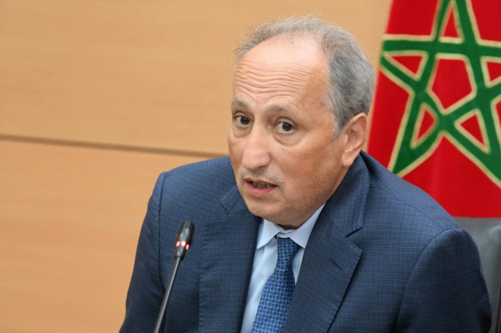 موظفون لخدمة الكلاب ؟ تفاصيل صادمة تهز قطاع التعليم % استغلال موظفين يهز وزارة التربية… دعوات للتحقيق