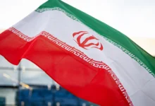 إيران تهدد باستهداف السفن الأمريكية في مضيق هرمز وسط توتر متصاعد