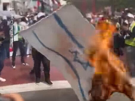 شكاية بالرباط تُفجّر ملف حرق علم إسرائيل ومحتوى رقمي مثير للجدل