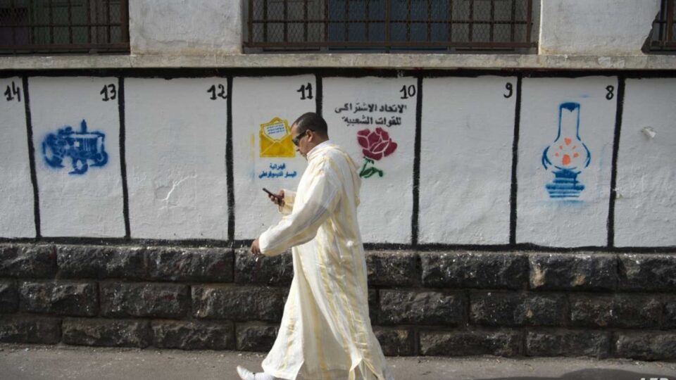 الترحال السياسي… سياحة انتخابية تُفرغ الأحزاب من معناها