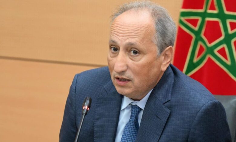 موظفون لخدمة الكلاب ؟ تفاصيل صادمة تهز قطاع التعليم % استغلال موظفين يهز وزارة التربية… دعوات للتحقيق