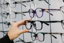 تفكيك شبكة لبيع النظارات الطبية بطرق غير قانونية والتلاعب بملفات “الكنوبس” بأزرو