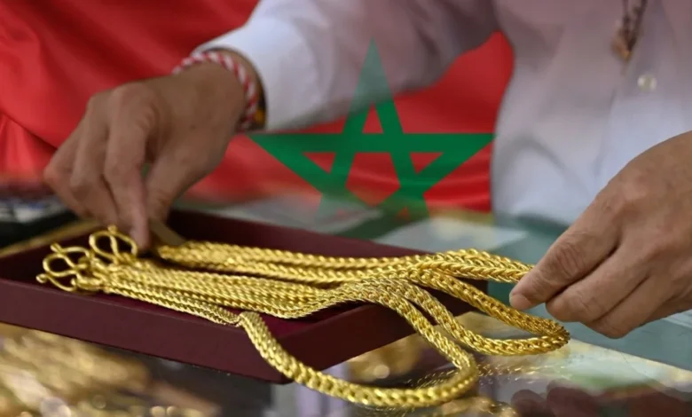 الذهب يرتفع مع تراجع الدولار وترقب مفاوضات واشنطن وبكين