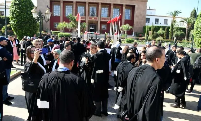 المحامون يصعّدون ضد وهبي ويهددون باستقالات جماعية