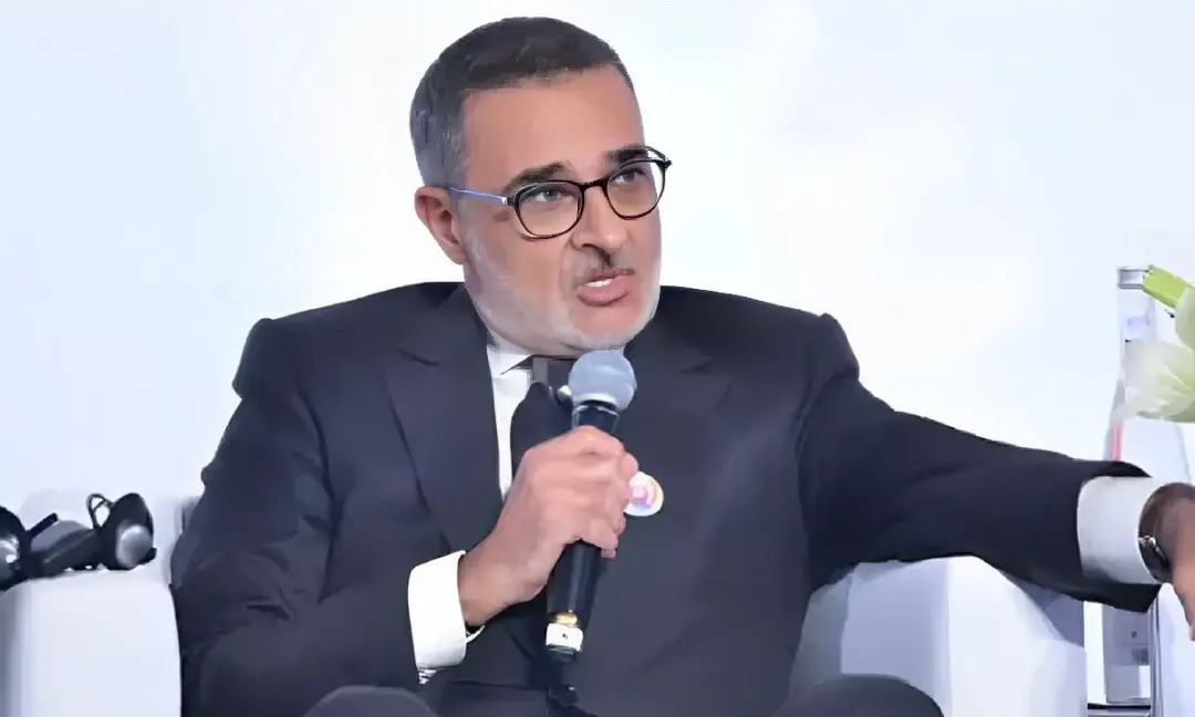 فيصل العرايشي وإعلام عمومي يعيش خارج زمن المغاربة
