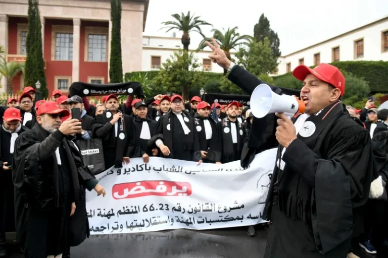 نقباء سابقون يحذرون من تراجعات في مشروع قانون المحاماة