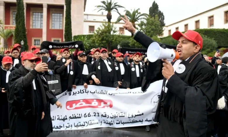 نقباء سابقون يحذرون من تراجعات في مشروع قانون المحاماة
