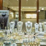 الذهب يتراجع للأسبوع الثاني والدولار يواصل الضغط على الأسواق