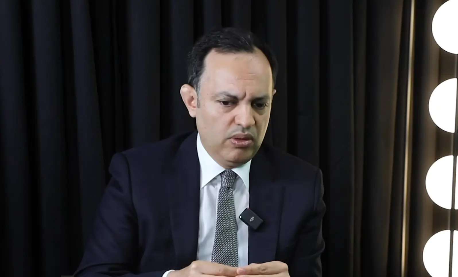 السكوري بين فلسفة الحزب وواقع الجيب.. خطاب يركض وواقع يلهث
