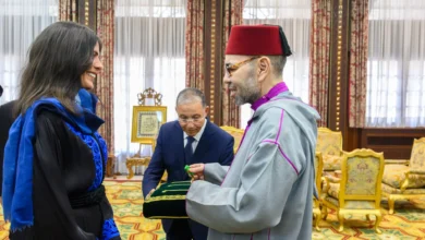 الملك محمد السادس يستقبل نوال سفندلة ويمنحها وسام المكافأة الوطنية % الملك محمد السادس يستقبل نوال سفندلة ويمنحها وسام المكافأة الوطنية