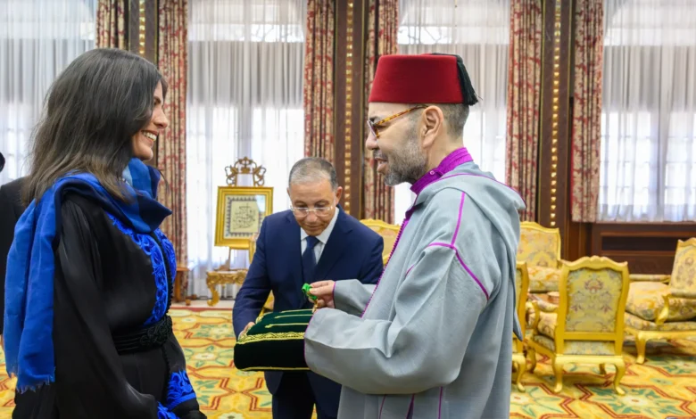 الملك محمد السادس يستقبل نوال سفندلة ويمنحها وسام المكافأة الوطنية