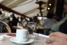 المجلس الاقتصادي يدعو لتشديد قانون التدخين وتوسيع المنع في المقاهي والمطاعم