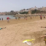 شاطئ سلا.. مرافق غائبة وفوضى تشوه موسم الاصطياف