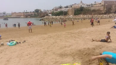 شاطئ سلا.. مرافق غائبة وفوضى تشوه موسم الاصطياف