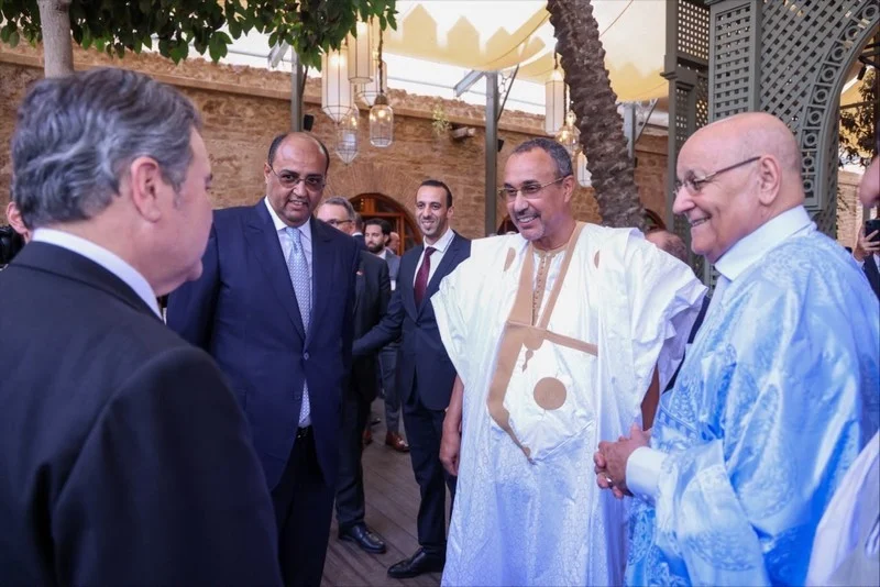 الترحال السياسي يحوّل الأحزاب إلى معابر نحو المناصب