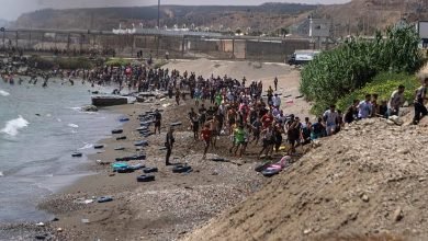أزمة سبتة تتفاقم.. وفيات وعودة طوعية لمهاجرين