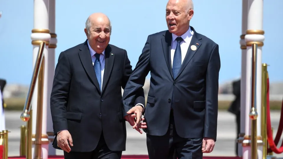 هل تتحول تونس إلى ورقة بيد الجزائر؟ تصريحات تبون تعيد رسم موازين النفوذ في المغرب العربي