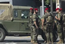 توقيف 12 مغربياً في سبتة بعد هجوم بالحجارة على جنود إسبان