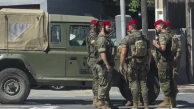 توقيف 12 مغربياً في سبتة بعد هجوم بالحجارة على جنود إسبان