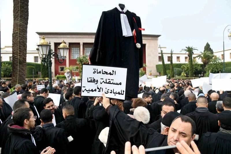 المحامون يصعّدون.. الإضراب مستمر رغم قانون المهنة