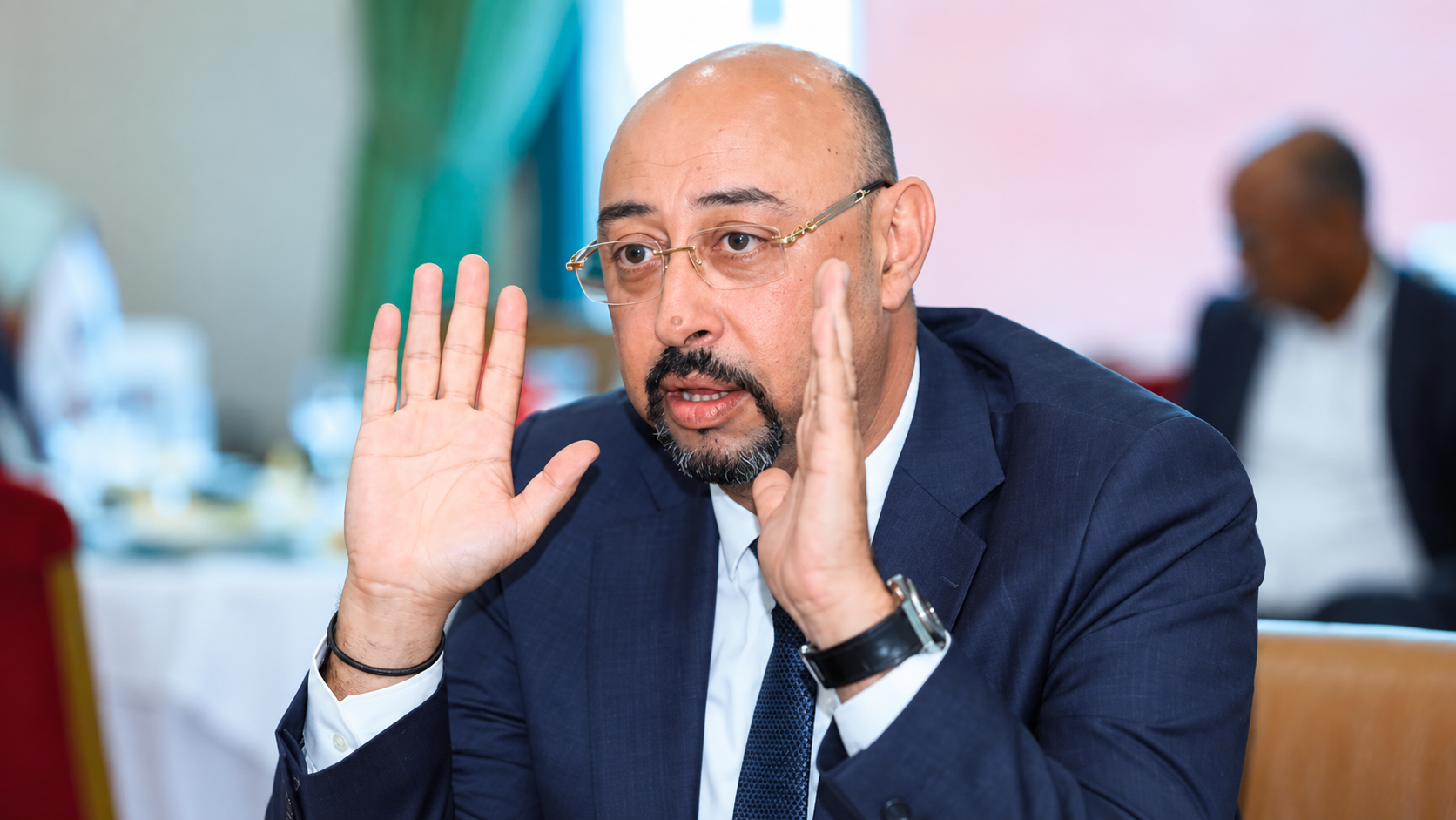 عمدة طنجة يعود من إسبانيا.. والشرطة توقفه في قضية أوراق الانتخابات