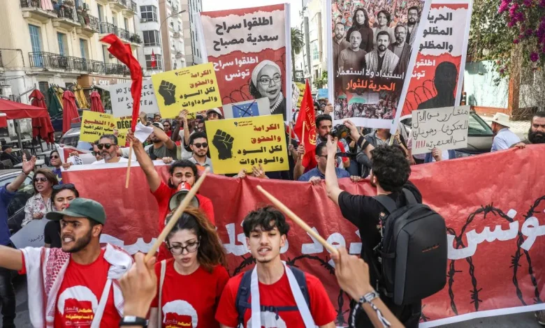 تونس تحت المجهر.. تقرير يتحدث عن خنق المجتمع المدني % تونس تحت المجهر.. تقرير يتحدث عن خنق المجتمع المدني