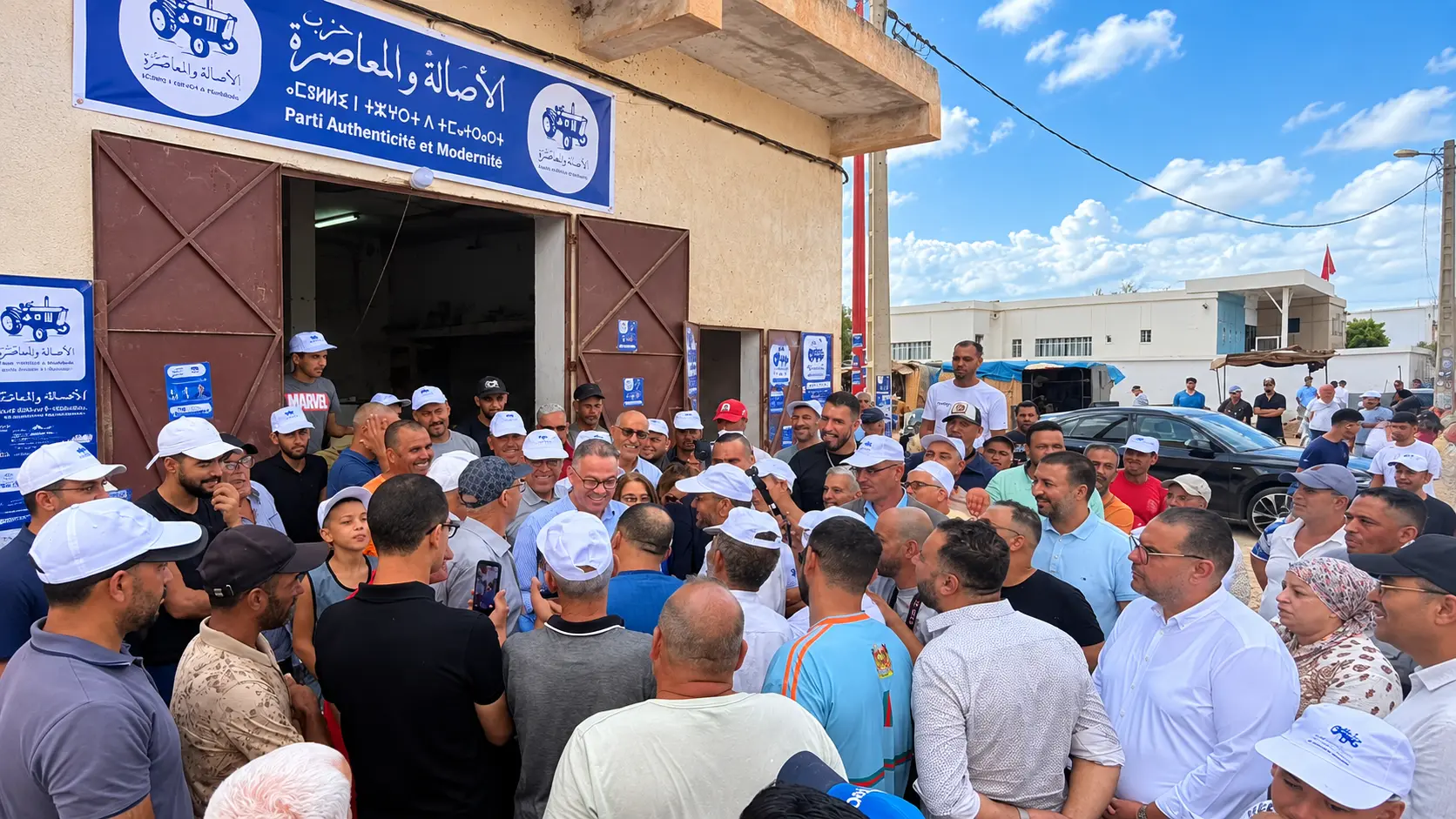 لقجع من بركان يكشف خطته لحل مشاكل الملاعب والواد الحار