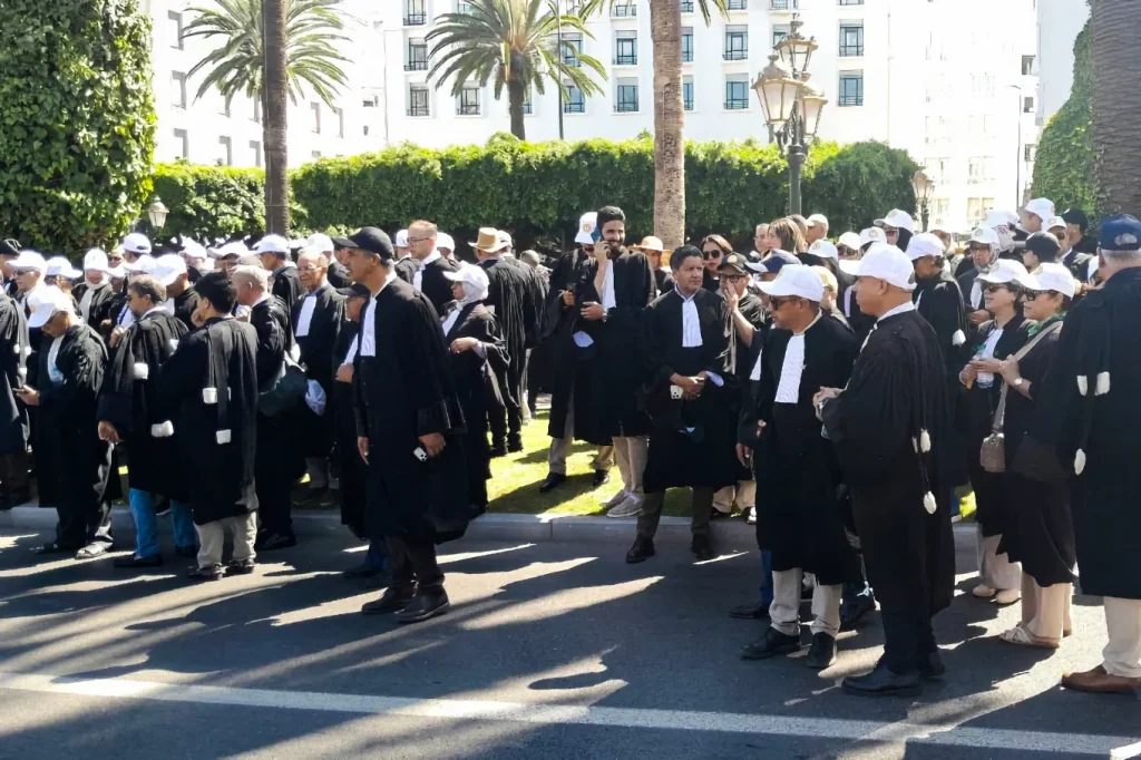 القضاء الإداري بالدار البيضاء يرفض طعون ثلاثة مسؤولين سابقين بهيئة المحامين بشأن لوائح الانتخابات